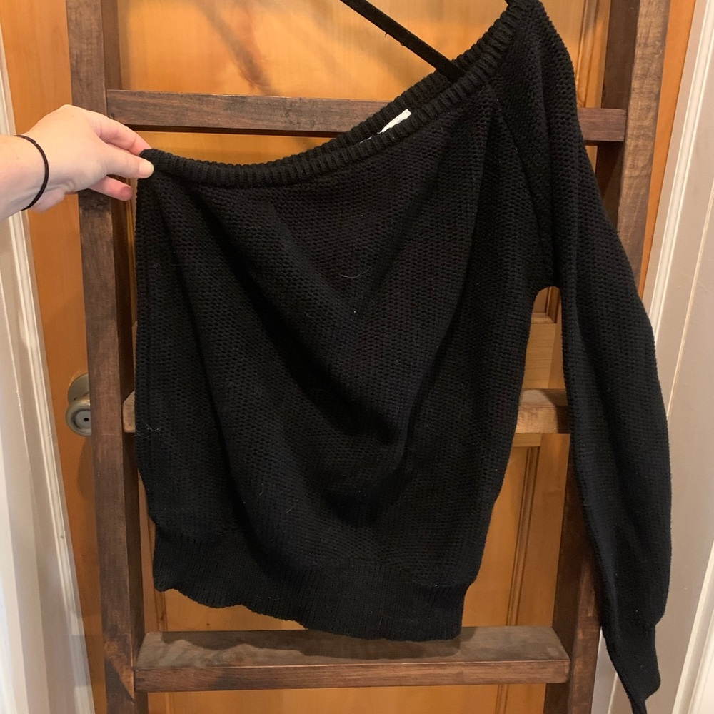 One sleeve sweater
